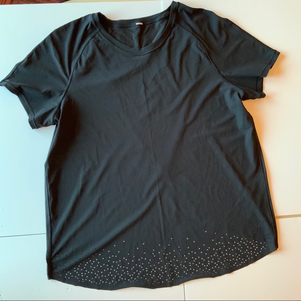 LULULEMON size medium short sleeve tee